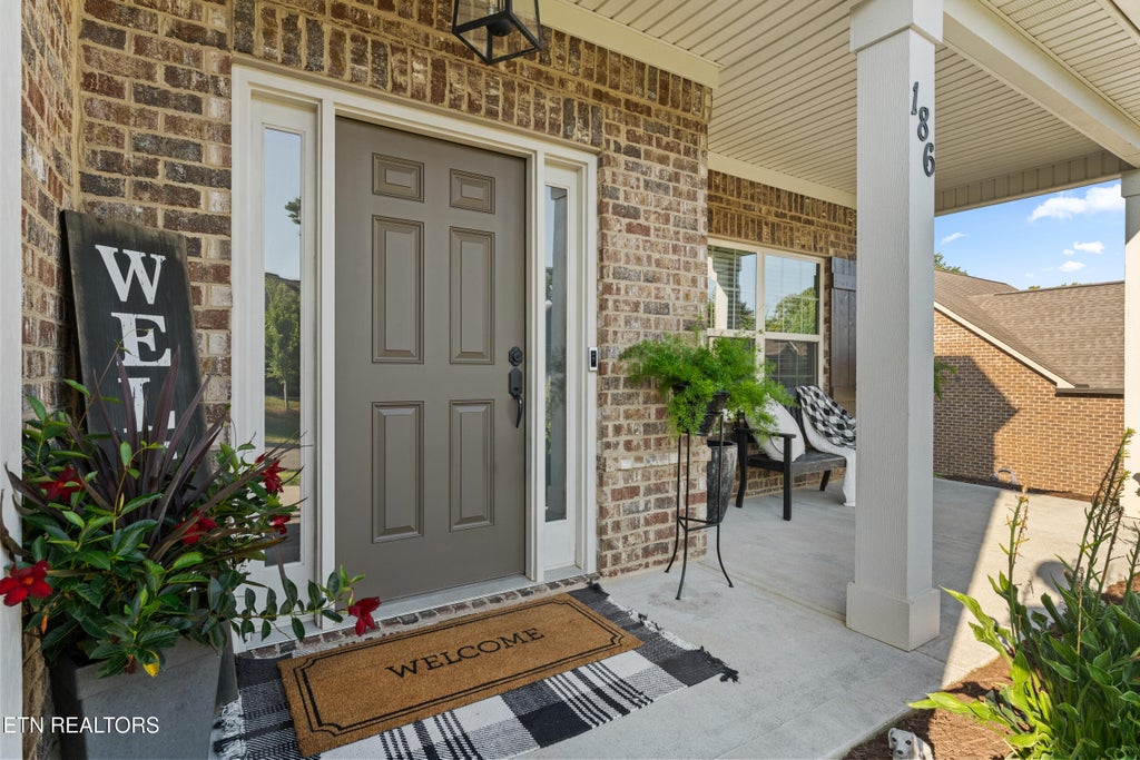 Photo of 186 Dynasty Drive, Lenoir City, TN 37771 (MLS # 1355332)