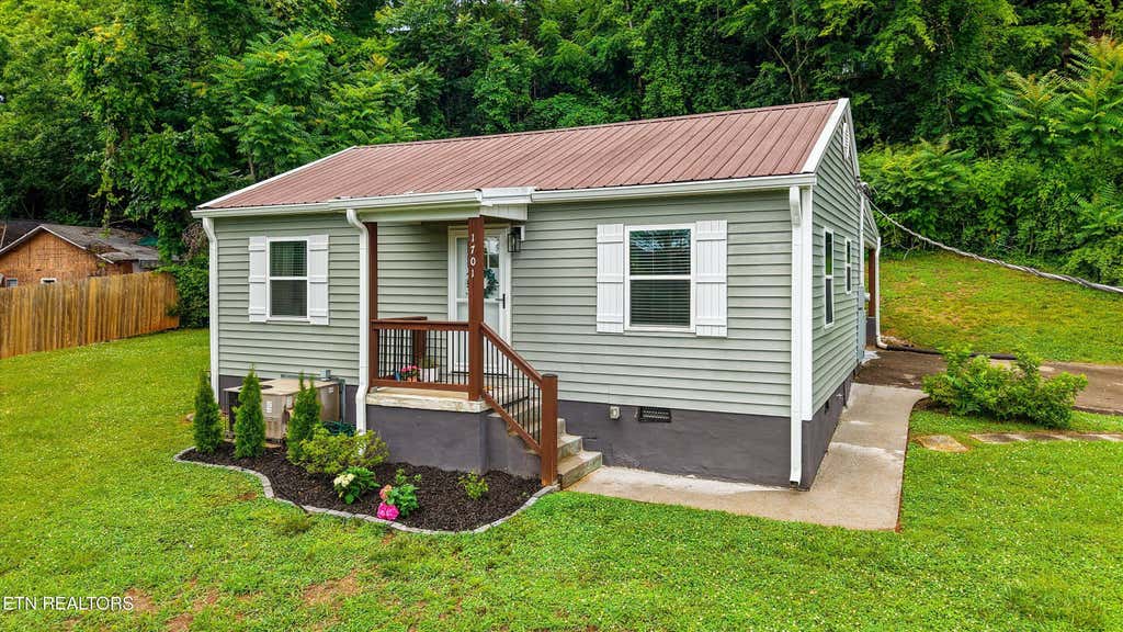 Photo of 1701 Rugby Ave, Knoxville, TN 37920 (MLS # 1344158)