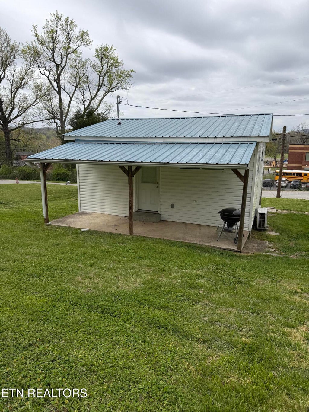 Photo of 621 Russell Ave Ave, Harriman, TN 37748 (MLS # 1339793)
