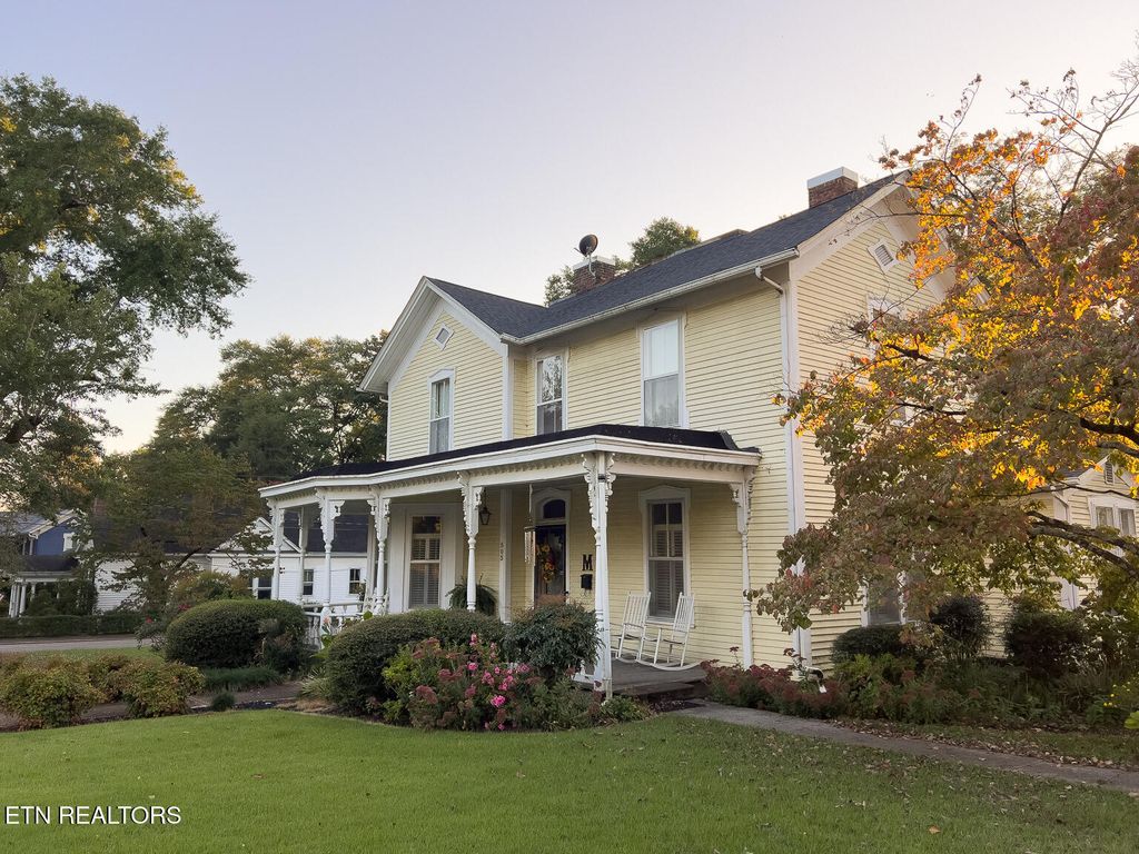 Photo of 503 Mayes Ave, Sweetwater, TN 37874 (MLS # 1318609)