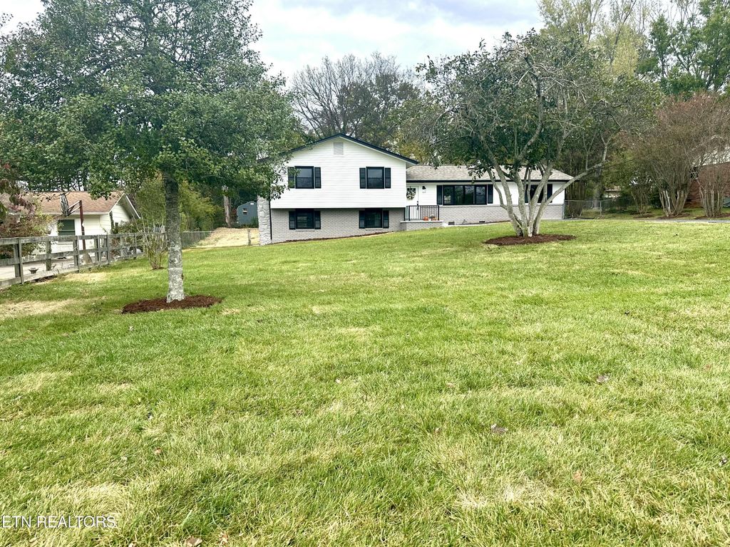 Photo of 6741 Heatherbrook Drive, Knoxville, TN 37931 (MLS # 1319937)