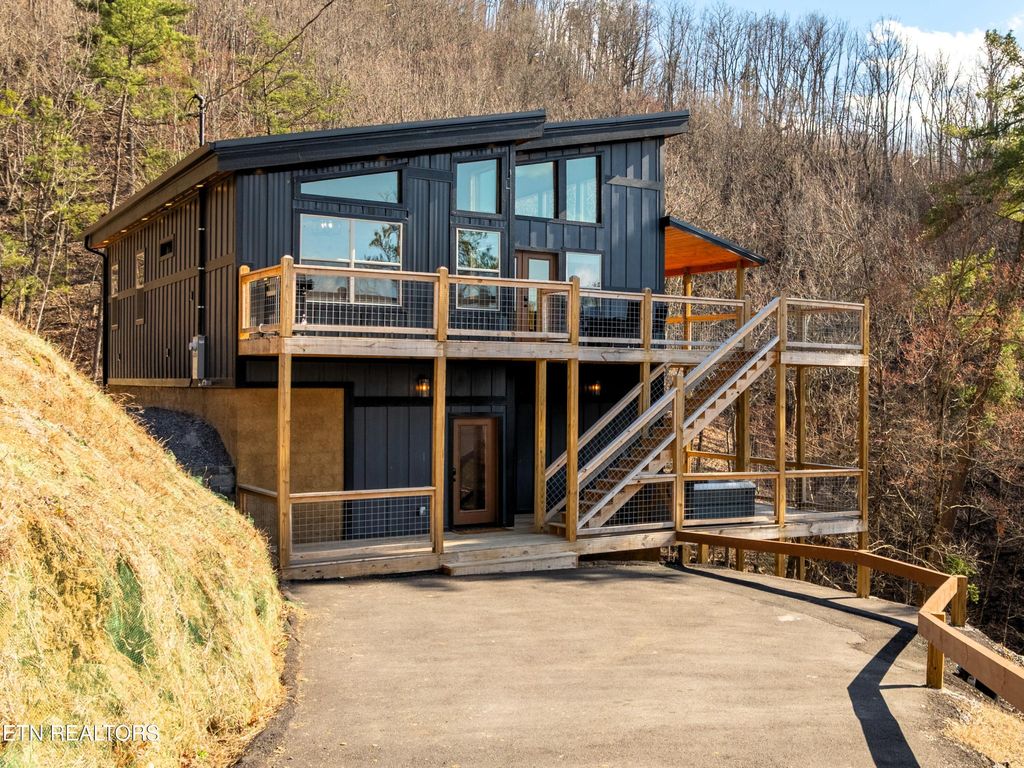 Photo of 3265 Emerald Springs Loop, Sevierville, TN 37862 (MLS # 1315906)