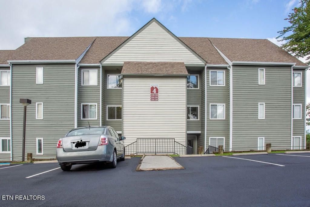 Photo of 1260 Ski View Drive #APT 4204, Gatlinburg, TN 37738 (MLS # 1314943)