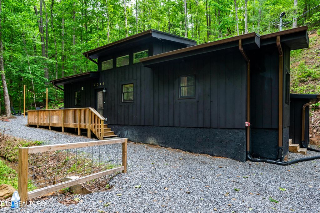 Photo of 2019 Spotted Fawn Way, Sevierville, TN 37876 (MLS # 1315015)