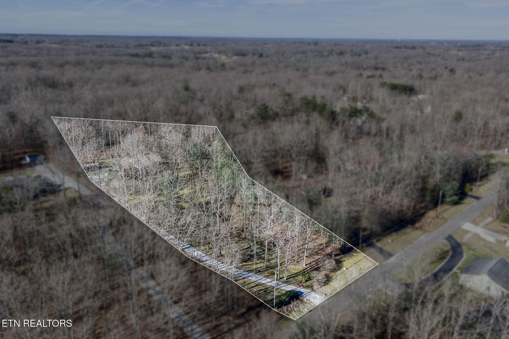 Photo of 327 Robin Hood Drive, Crossville, TN 38555 (MLS # 1324821)