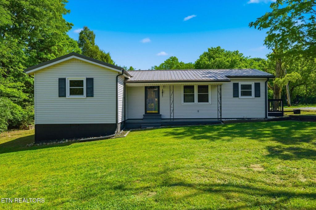 Photo of 615 Carroll St, Etowah, TN 37331 (MLS # 1338775)