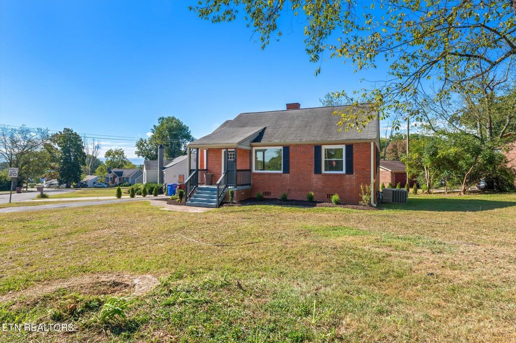 Photo of 888 E Hunt Rd, Alcoa, TN 37701 (MLS # 1276519)