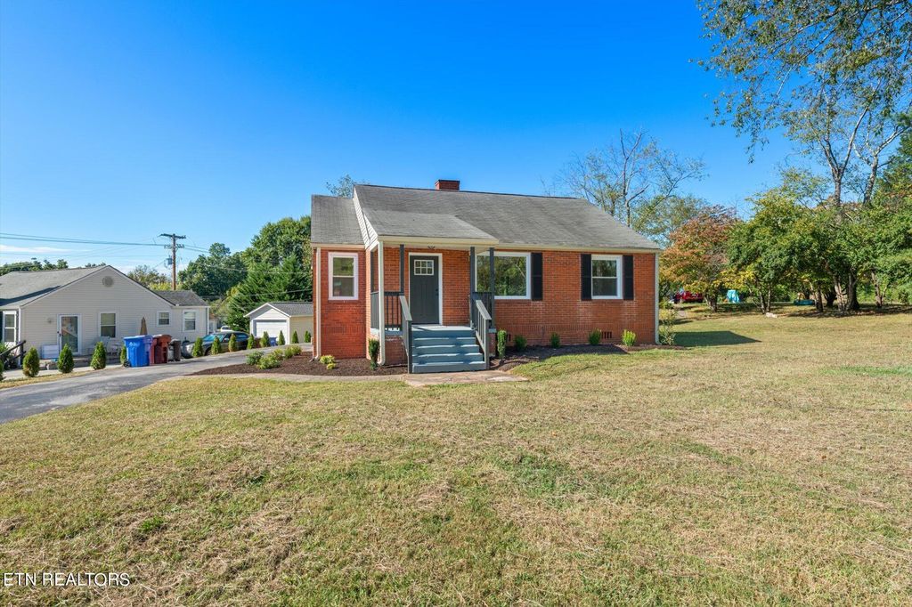 Photo of 888 E Hunt Rd, Alcoa, TN 37701 (MLS # 1276519)