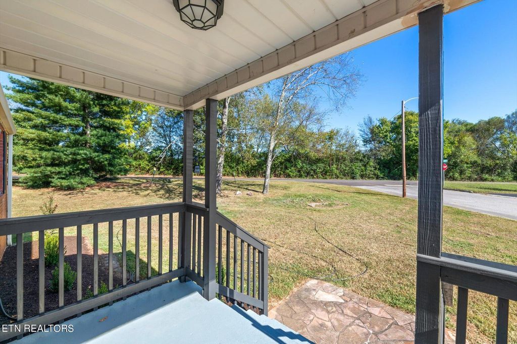 Photo of 888 E Hunt Rd, Alcoa, TN 37701 (MLS # 1276519)