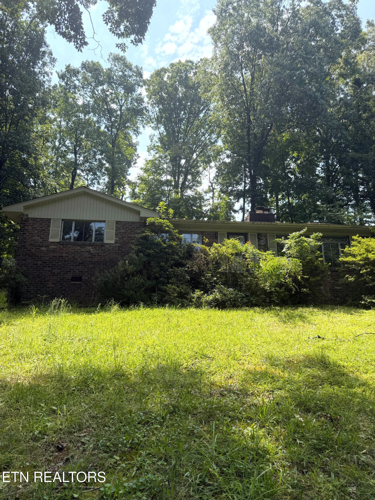 4928 Skyview Drive