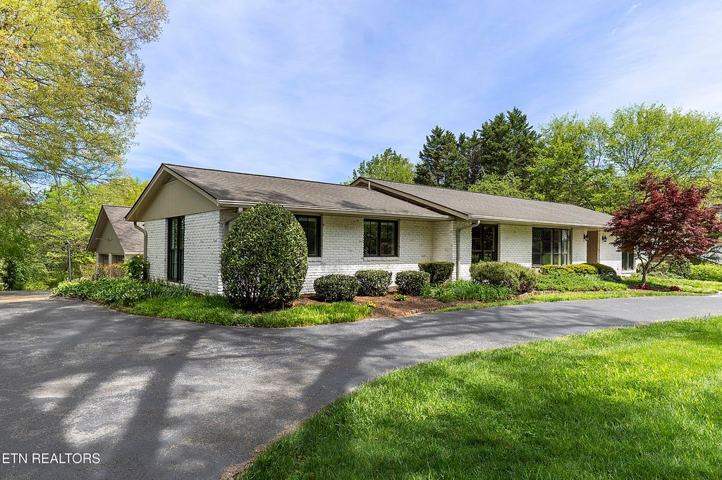 Photo of 5413 Riverbend Drive, Knoxville, TN 37919 (MLS # 1336092)