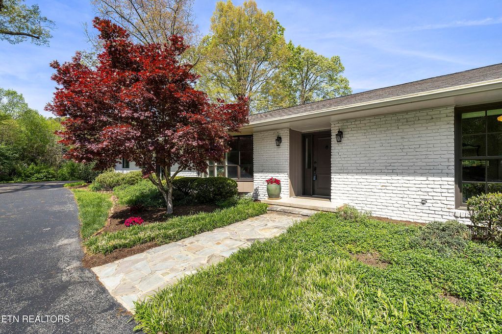 Photo of 5413 Riverbend Drive, Knoxville, TN 37919 (MLS # 1336092)