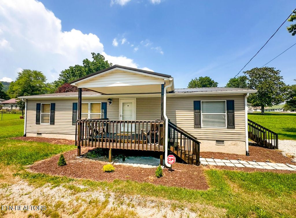 Photo of 406 W Eblen St, Rockwood, TN 37854 (MLS # 1306180)