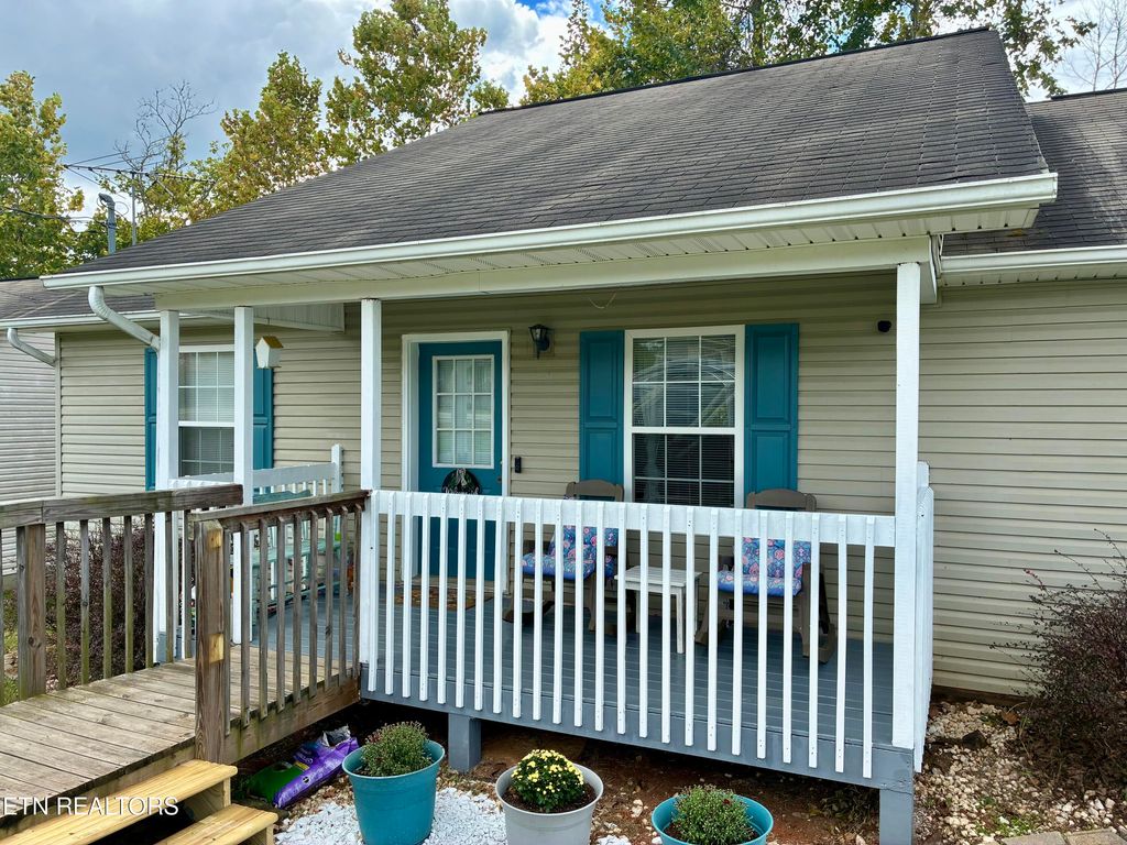 Photo of 151 Red Bud Lane Ln, Sevierville, TN 37876 (MLS # 1317106)