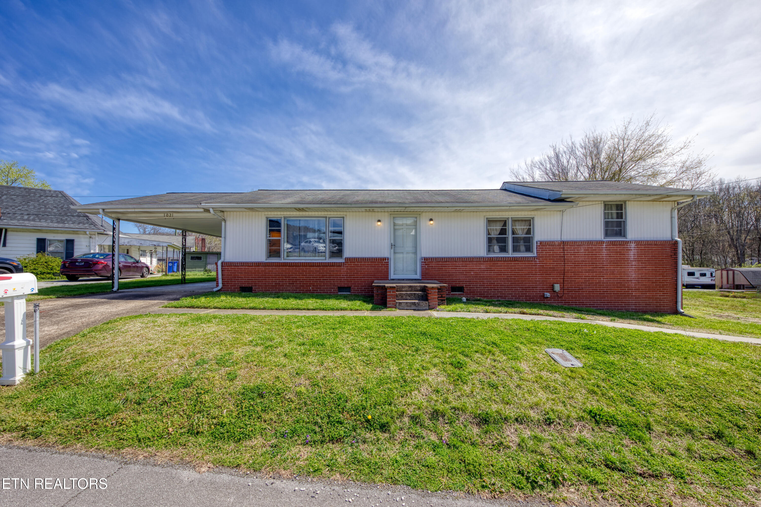 1021 Jacksboro Ave