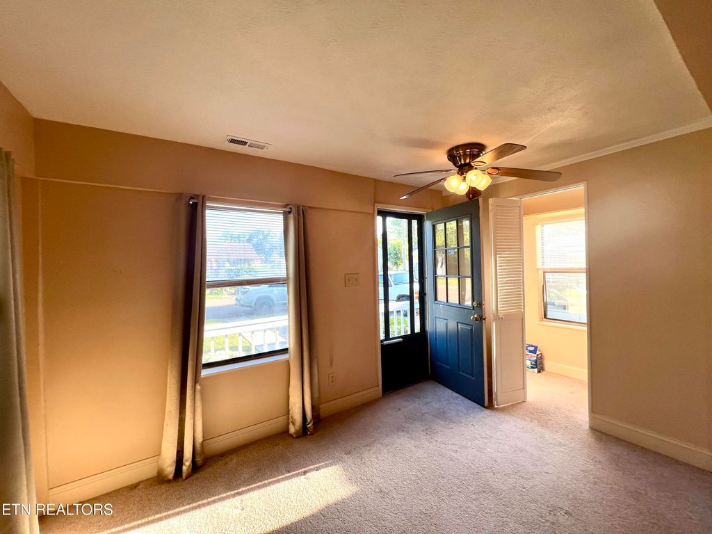 Photo of 806 Radford Place, Knoxville, TN 37917 (MLS # 1338154)