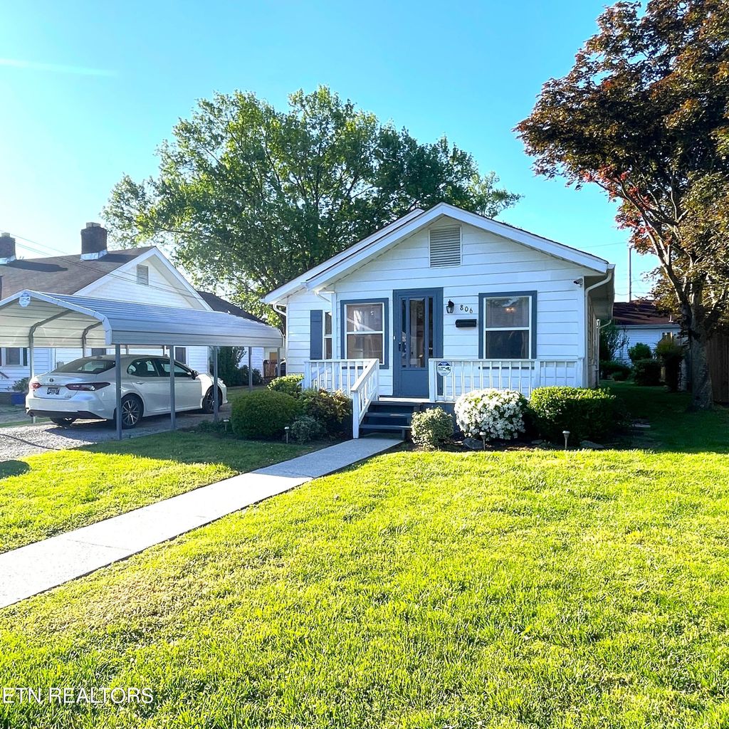 Photo of 806 Radford Place, Knoxville, TN 37917 (MLS # 1338154)