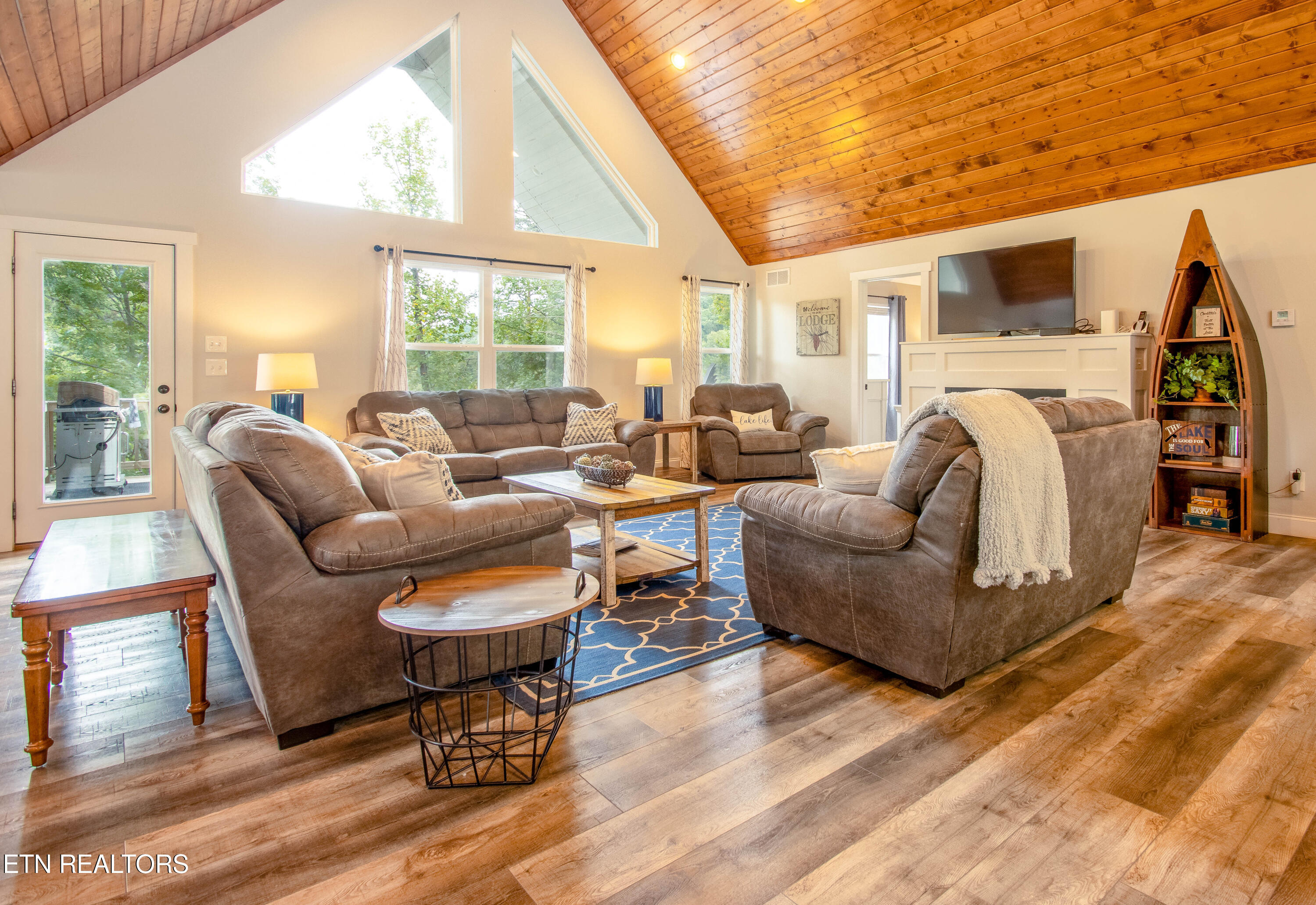 742 Waterfront Tr