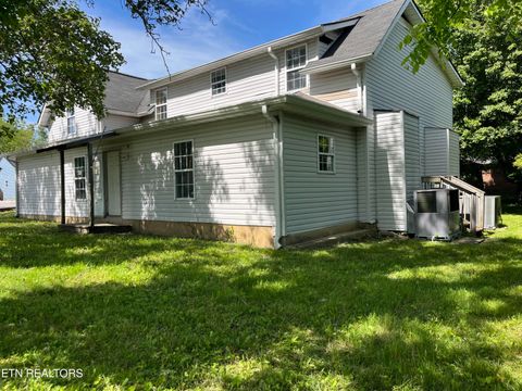 Photo of 140 Burnett St, Crossville, TN 38555 (MLS # 1341760)