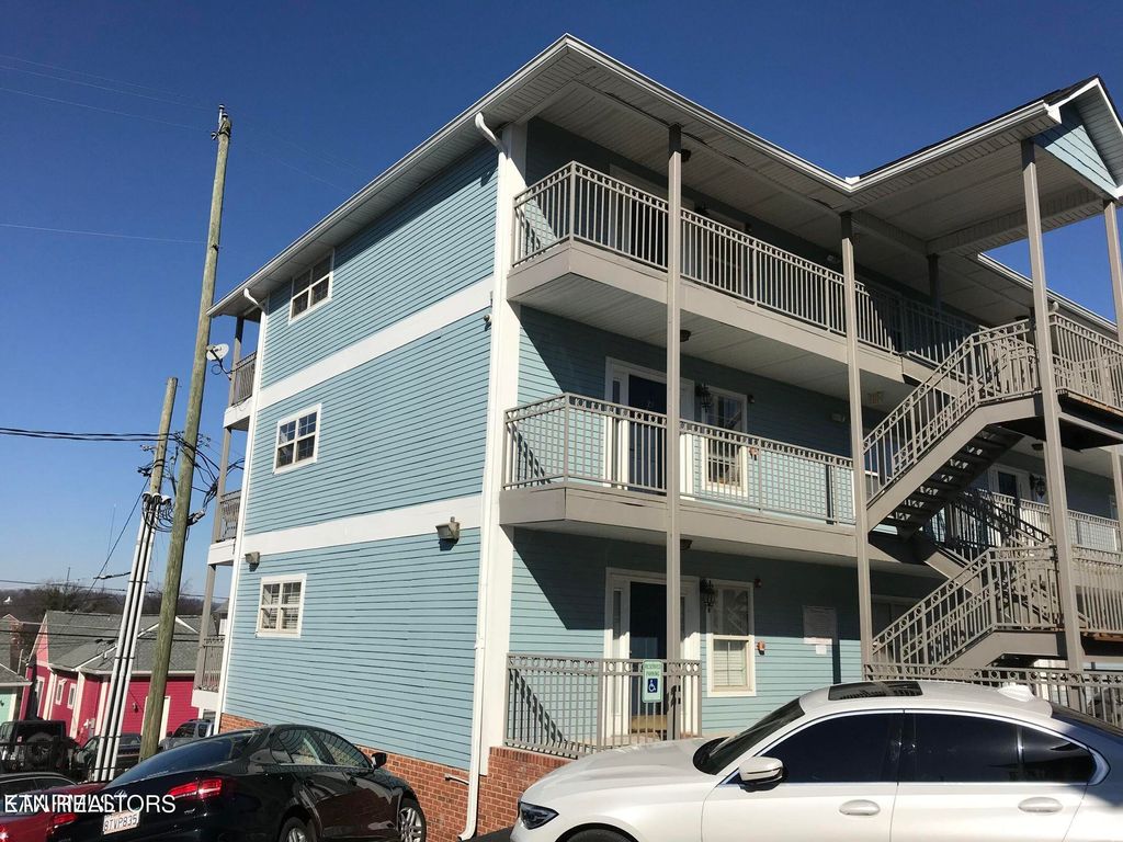 Photo of 1607 Queen Anne Way, Knoxville, TN 37916 (MLS # 1329784)