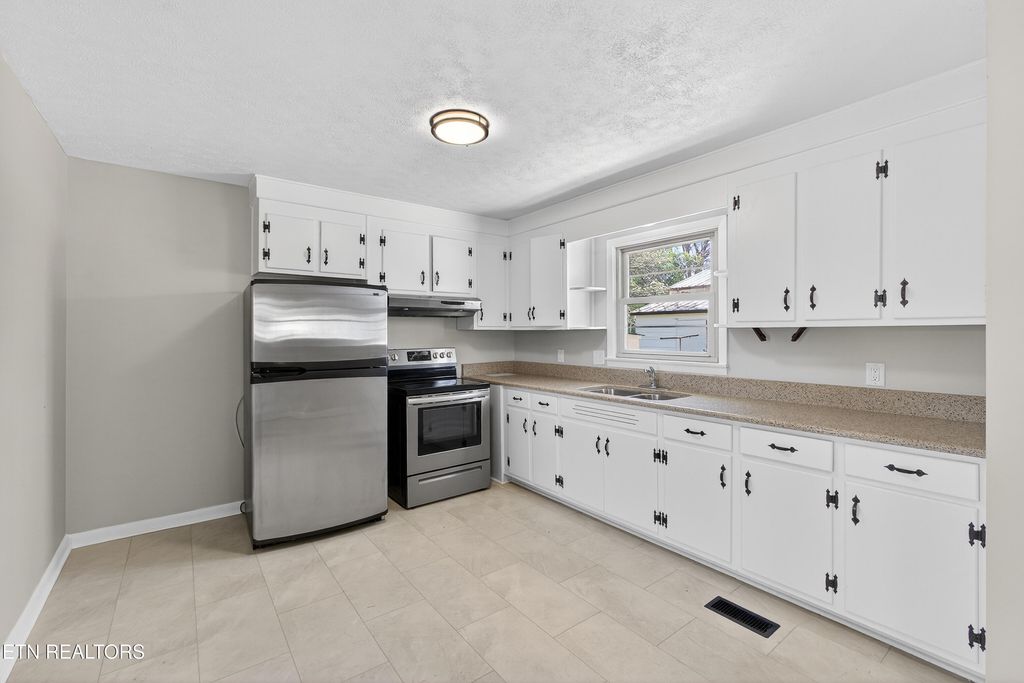 Photo of 1715 Levy Drive, Powell, TN 37849 (MLS # 1334116)