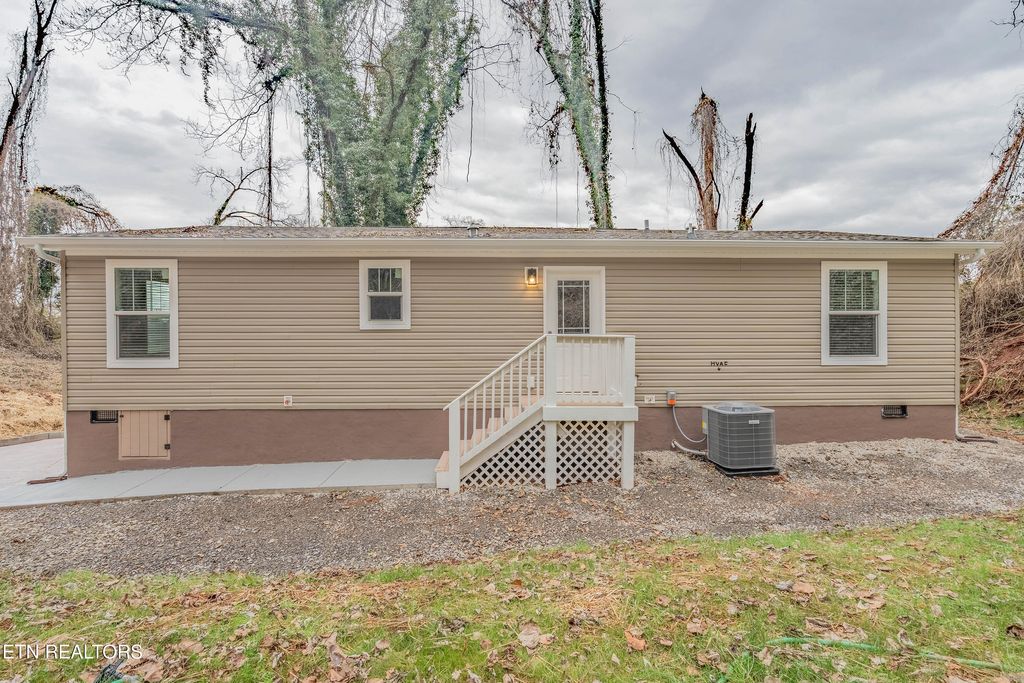 Photo of 504 Yarnell Ave, Knoxville, TN 37920 (MLS # 1324631)