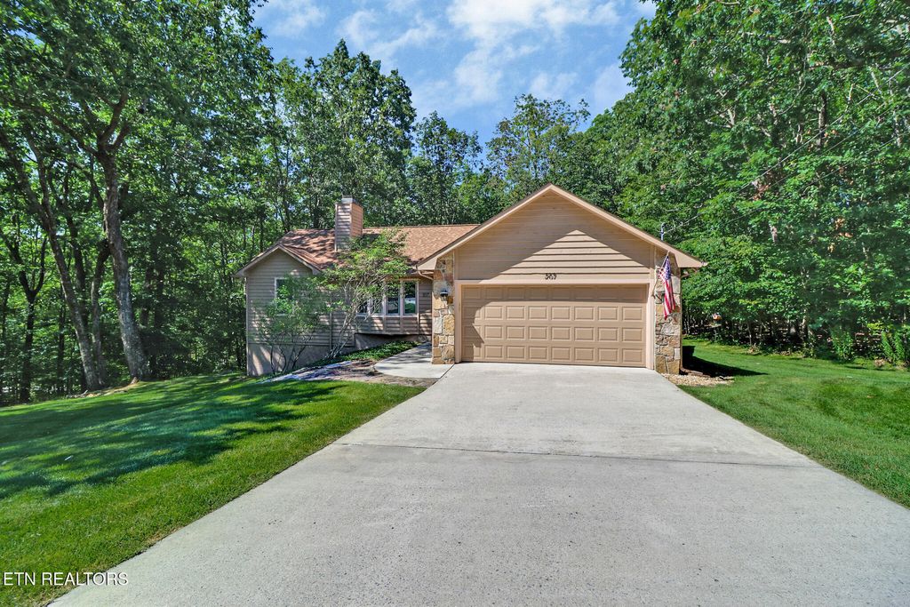 Photo of 207 Overlook Lane, Crossville, TN 38558 (MLS # 1296003)