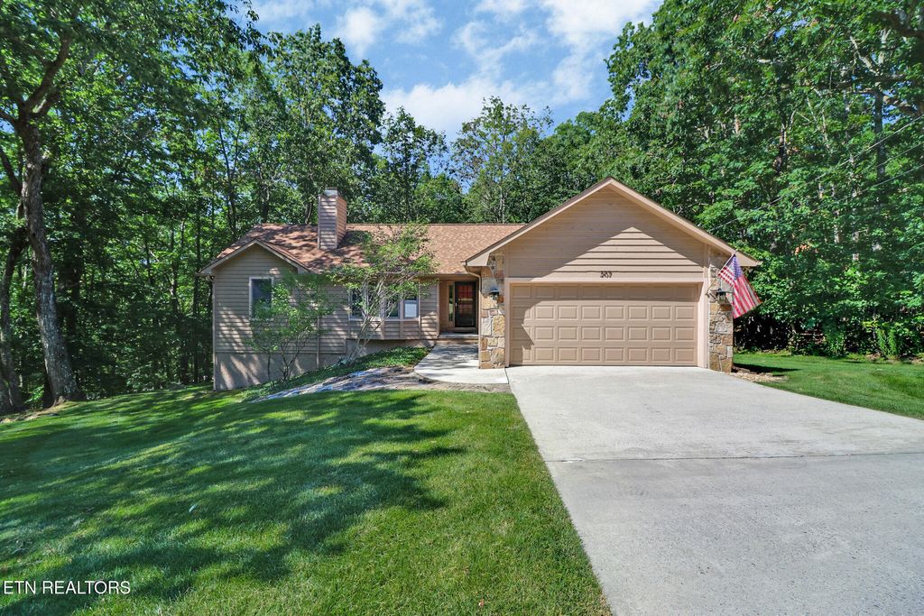 Photo of 207 Overlook Lane, Crossville, TN 38558 (MLS # 1296003)