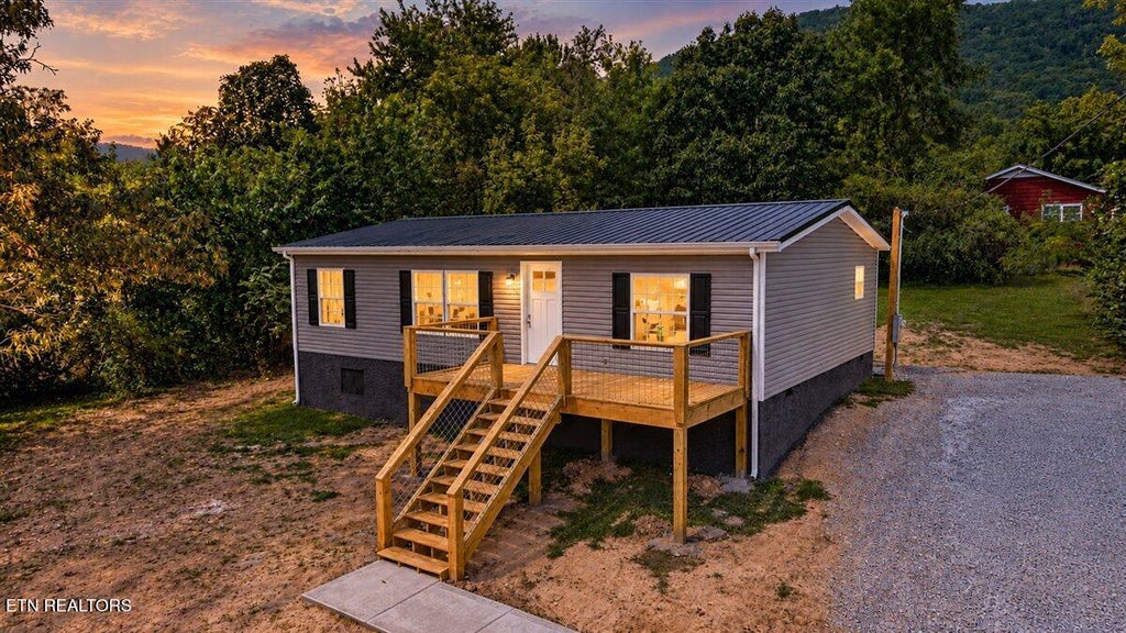 Photo of 902 W Prospect St, LaFollette, TN 37766 (MLS # 1354323)