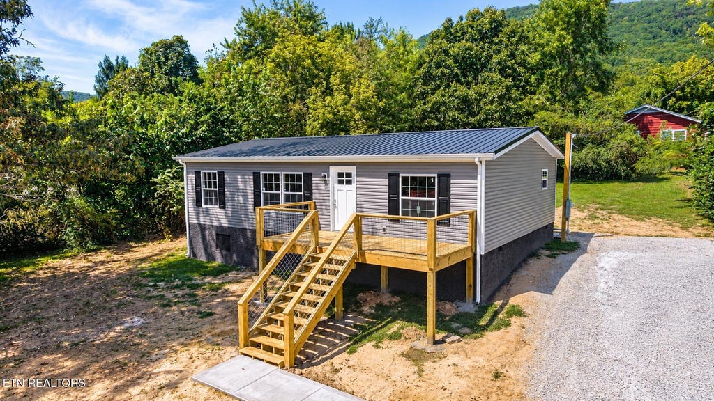 Photo of 902 W Prospect St, LaFollette, TN 37766 (MLS # 1354323)