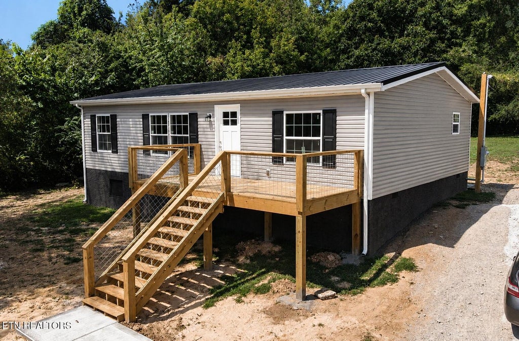 Photo of 902 W Prospect St, LaFollette, TN 37766 (MLS # 1354323)