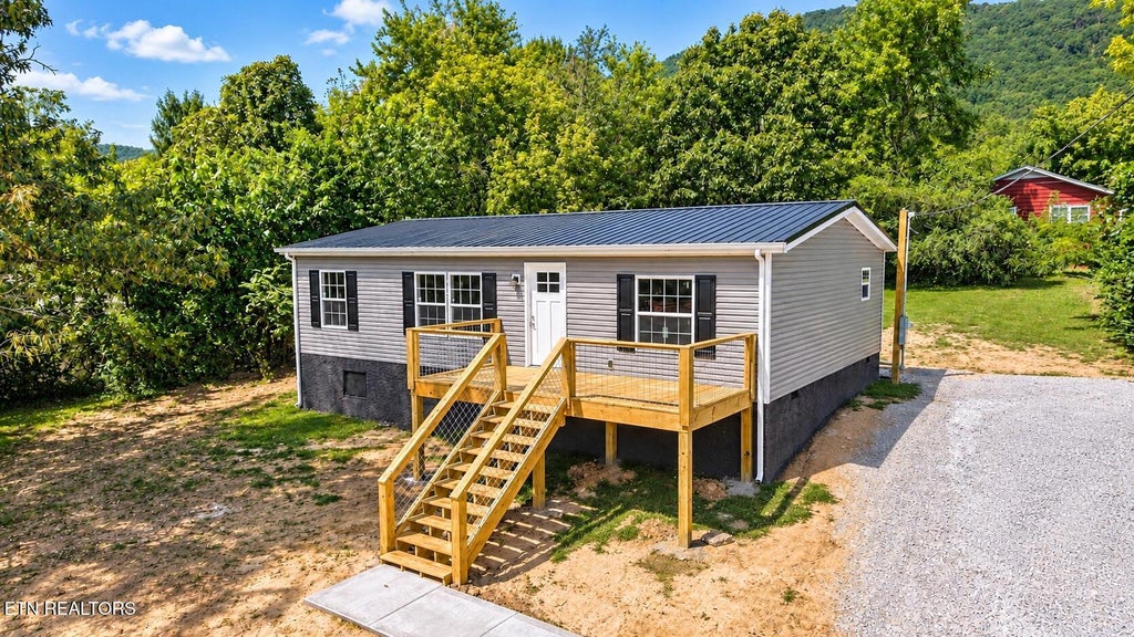Photo of 902 W Prospect St, LaFollette, TN 37766 (MLS # 1354323)
