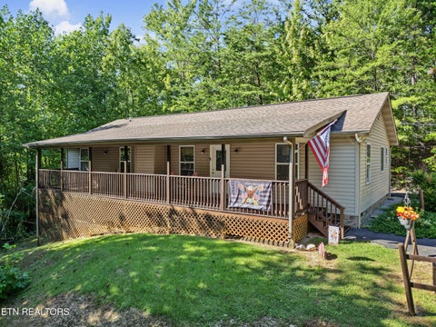 Photo of 1533 Honey Bee Cove Way, Pigeon Forge, TN 37863 (MLS # 1356906)