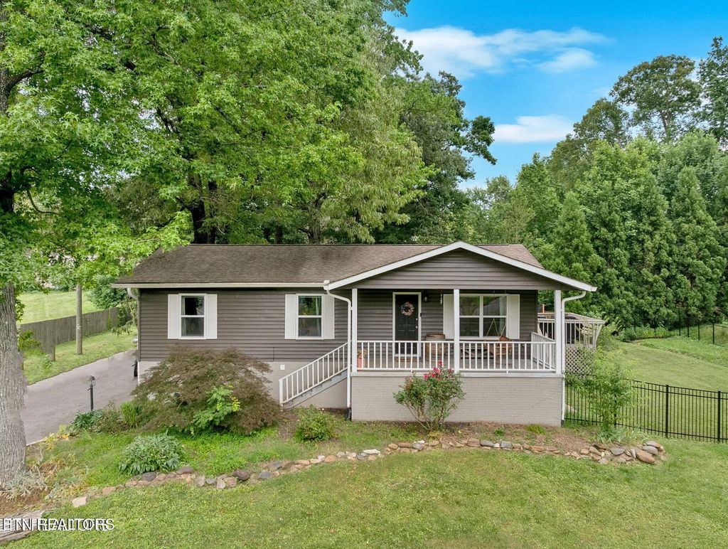 Photo of 8202 Westland Drive, Knoxville, TN 37919 (MLS # 1319352)