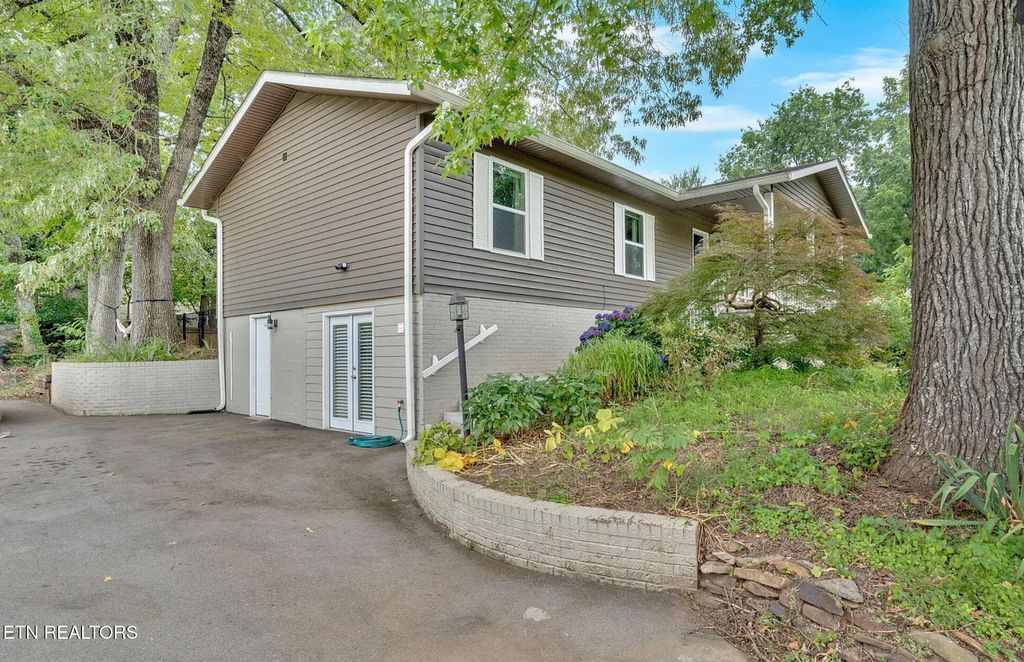 Photo of 8202 Westland Drive, Knoxville, TN 37919 (MLS # 1319352)