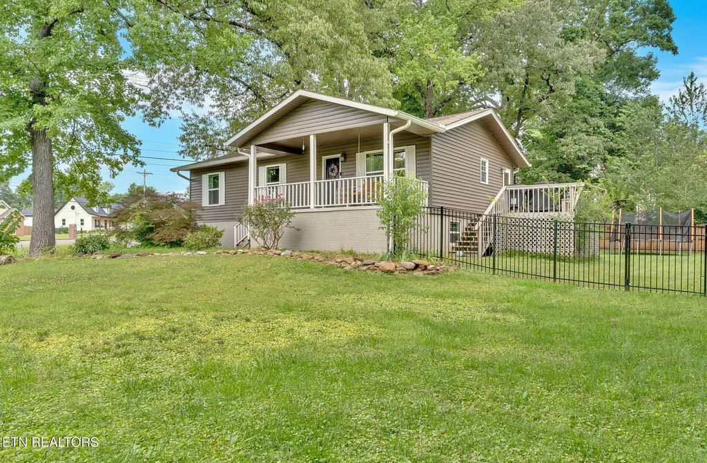 Photo of 8202 Westland Drive, Knoxville, TN 37919 (MLS # 1319352)