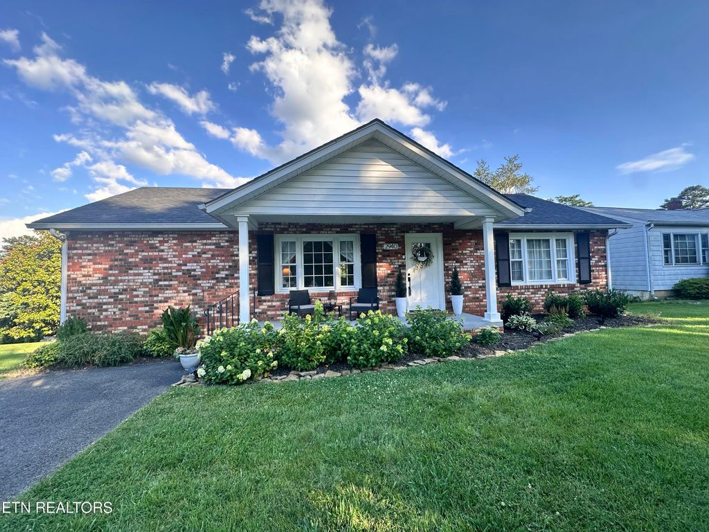 Photo of 2940 Gaston Ave, Knoxville, TN 37917 (MLS # 1305800)