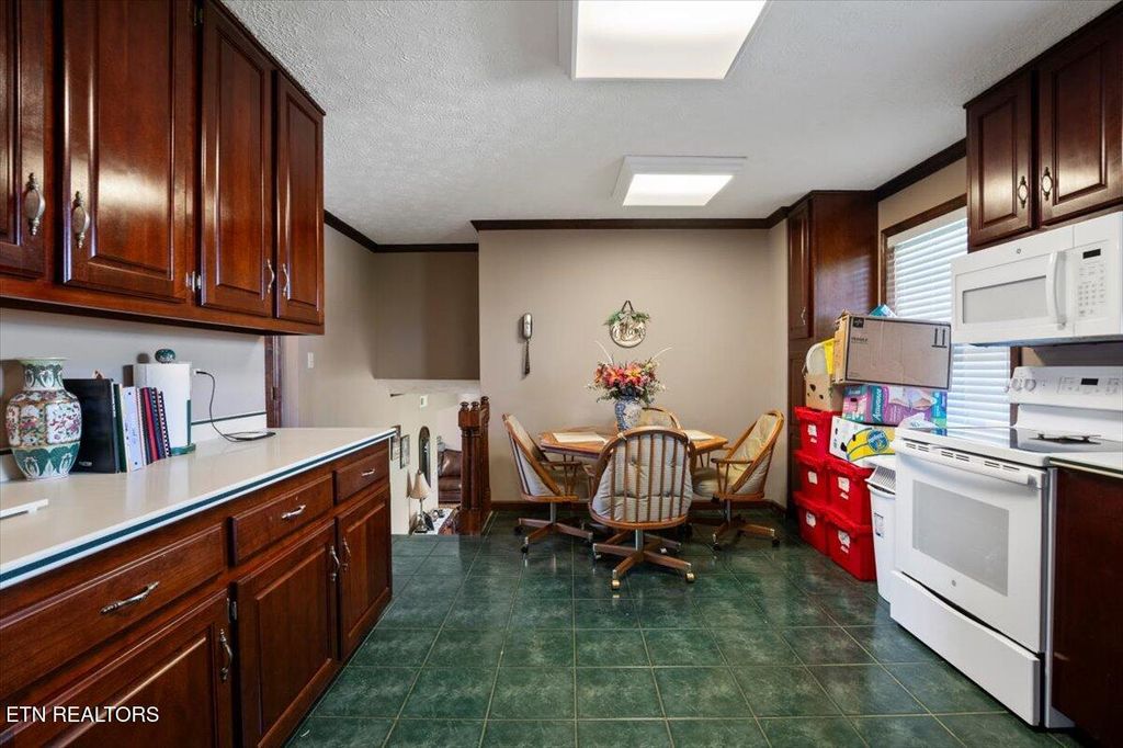 Photo of 121 E Village Circle, LaFollette, TN 37766 (MLS # 1323242)