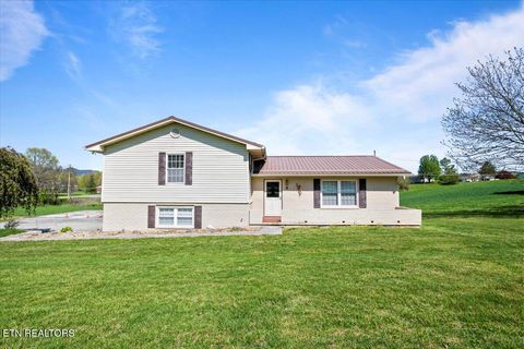 Tiny photo for 121 E Village Circle, LaFollette, TN 37766 (MLS # 1323242)