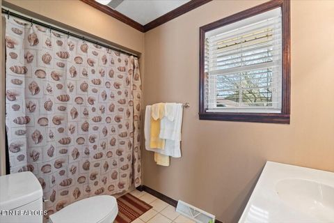 Tiny photo for 121 E Village Circle, LaFollette, TN 37766 (MLS # 1323242)