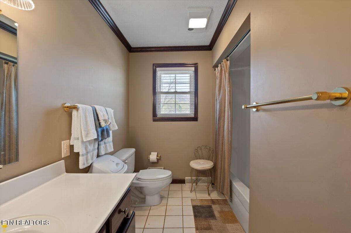 121 E Village Circle