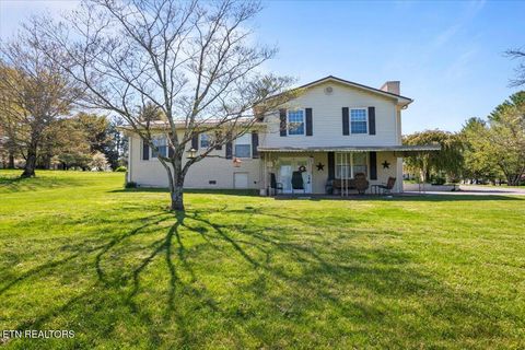 Photo of 121 E Village Circle, LaFollette, TN 37766 (MLS # 1323242)
