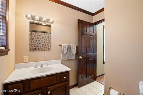 Tiny photo for 121 E Village Circle, LaFollette, TN 37766 (MLS # 1323242)