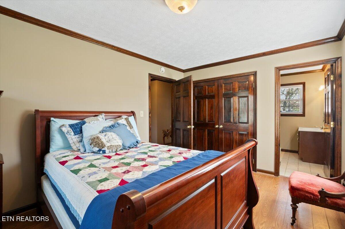 121 E Village Circle