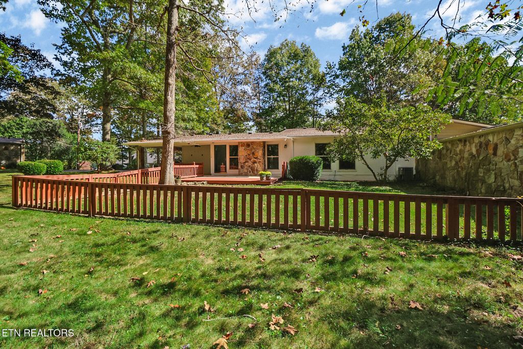 Photo of 130 Dovenshire Drive, Crossville, TN 38558 (MLS # 1318587)