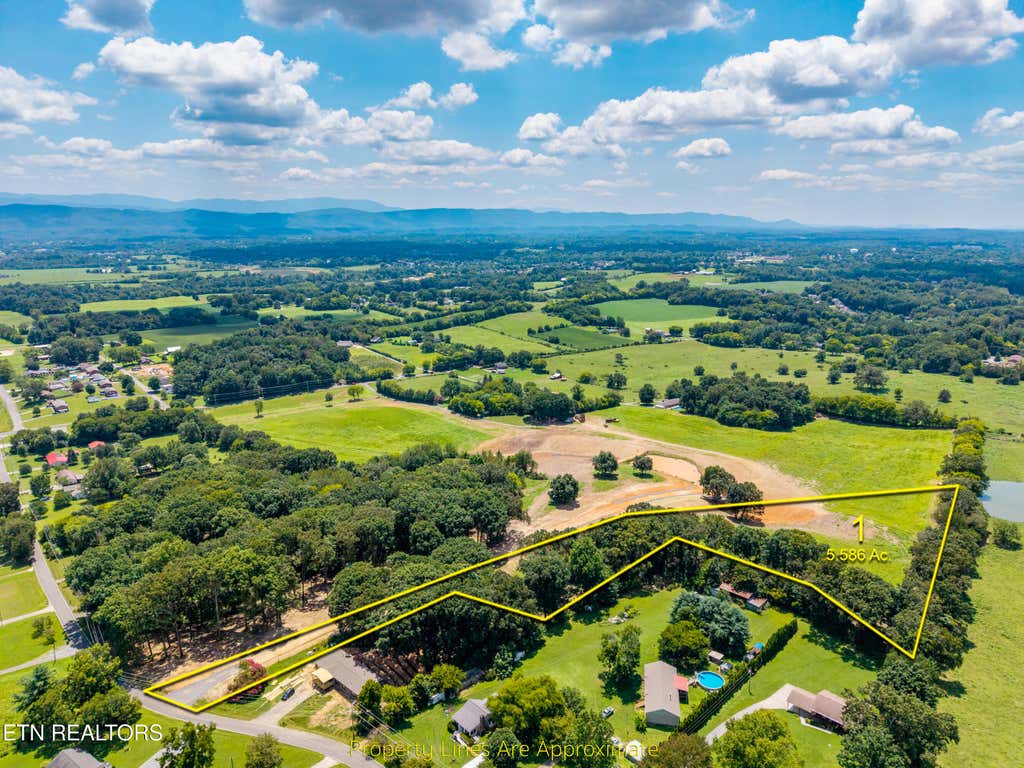 Photo of 1 Saratoga Drive, Maryville, TN 37804 (MLS # 1350844)