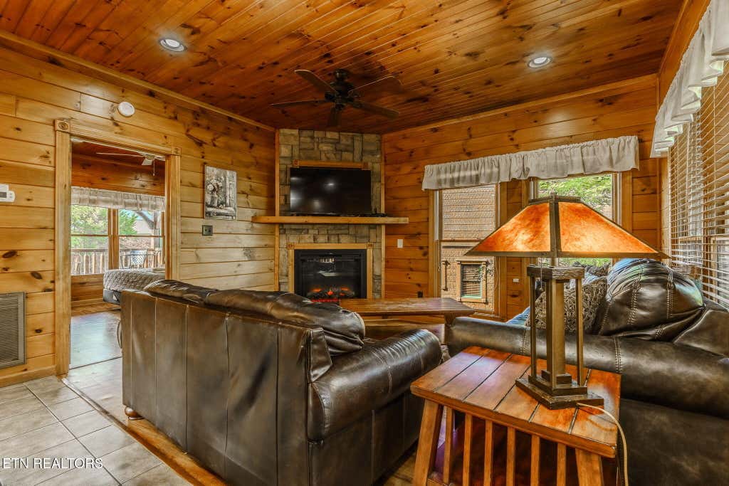 Photo of 830 Great Smoky Way, Gatlinburg, TN 37738 (MLS # 1345102)