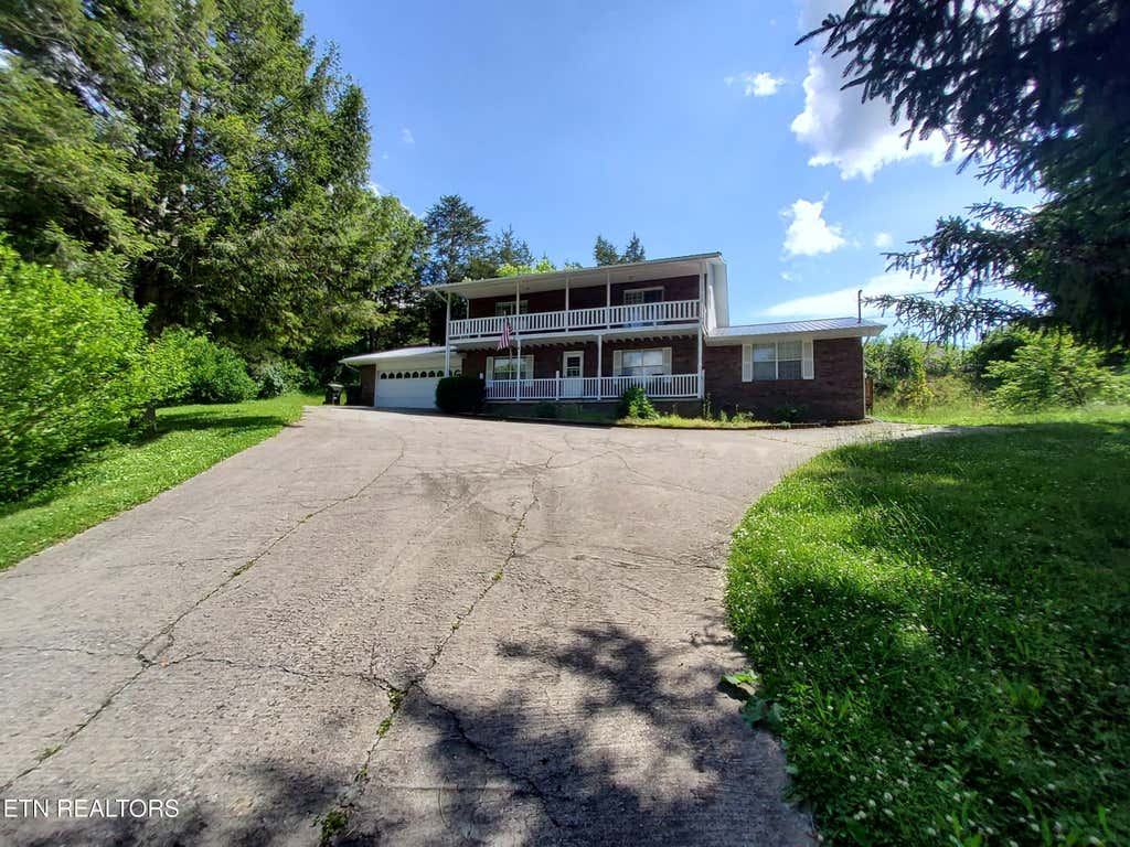 Photo of 1231 Village Drive, Sevierville, TN 37862 (MLS # 1345378)