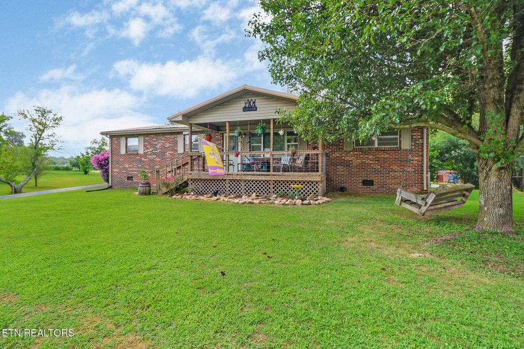 Photo of 430 Hillcrest Drive, Crossville, TN 38555 (MLS # 1310308)