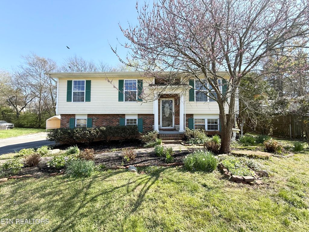 Photo of 220 Brampton Rd, Farragut, TN 37934 (MLS # 1327974)